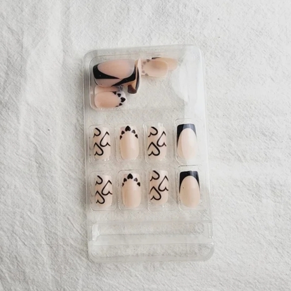 24 Pieces Fake Press On Nails - Picture 3 of 6